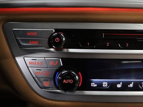 Used 2018 BMW 750Li xDrive w/ Executive Package image 34