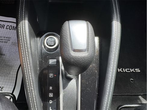 Used 2018 Nissan Kicks SV FWD image 18