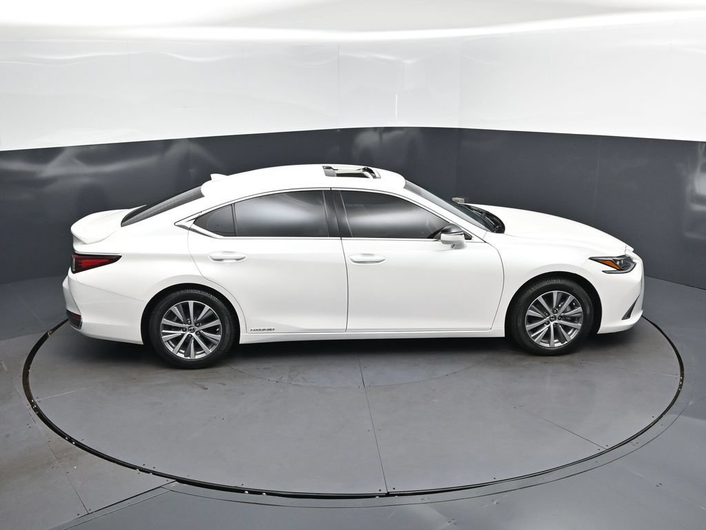 Certified 2021 Lexus ES 300h w/ Accessory Package FWD image 35