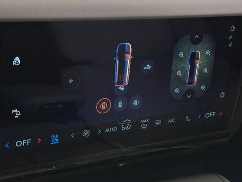 New 2026 Lincoln Navigator Premiere AWD/4WD image 25