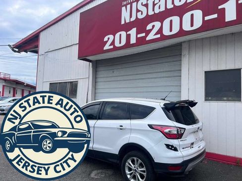 Used 2017 Ford Escape SE AWD/4WD image 10