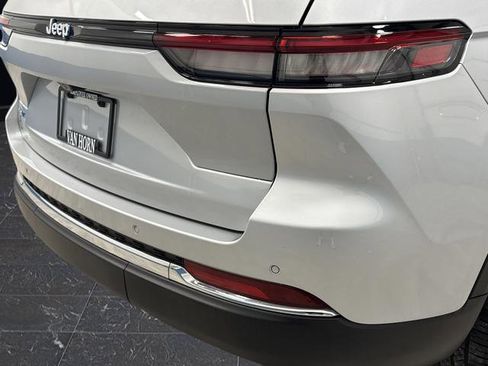 Used 2022 Jeep Grand Cherokee Limited 4xe image 8