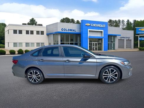 Used 2024 Volkswagen Jetta Sport FWD image 3
