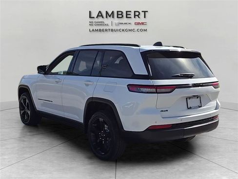 Used 2023 Jeep Grand Cherokee Altitude image 7