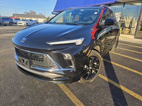 Used 2024 Buick Encore GX Sport Touring image 2