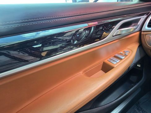 Used 2016 BMW 750i xDrive image 17