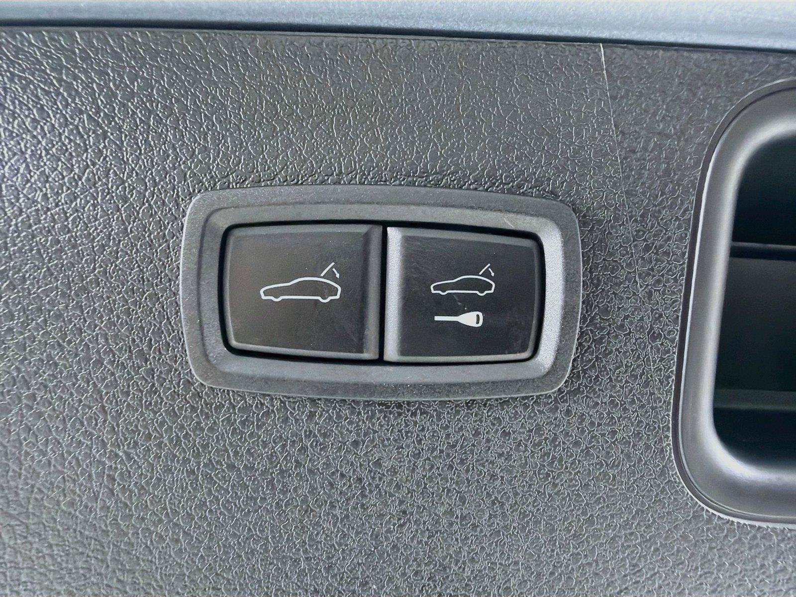 Certified 2023 Porsche Macan S AWD/4WD image 32