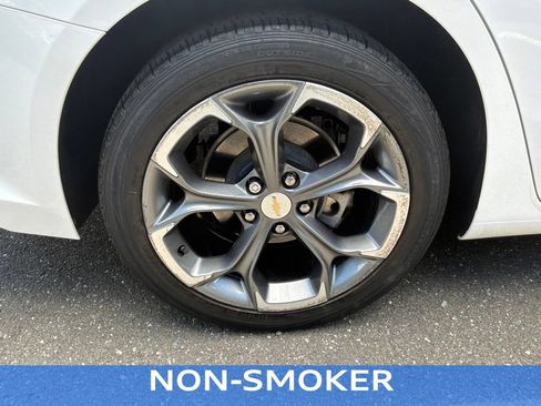 Used 2022 Chevrolet Malibu LT FWD image 14