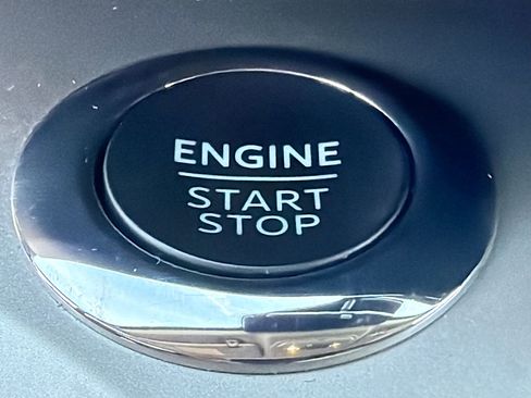 Used 2022 Ford Explorer XLT w/ Equipment Group 202A image 37