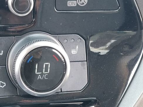 Used 2021 Toyota Highlander XLE FWD image 15