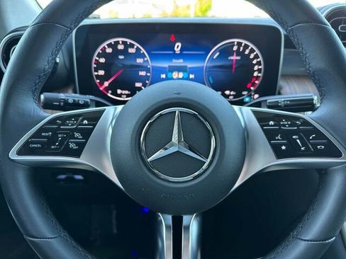 Used 2025 Mercedes-Benz GLC 350e 4MATIC image 29