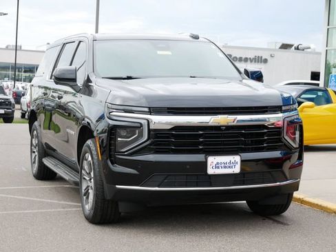 Used 2025 Chevrolet Suburban LS AWD/4WD image 24
