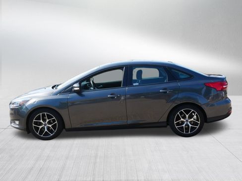 Used 2017 Ford Focus SEL w/ Cold Weather Package FWD image 4