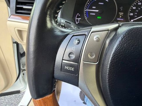 Used 2013 Lexus ES 300h w/ Luxury Pkg FWD image 29