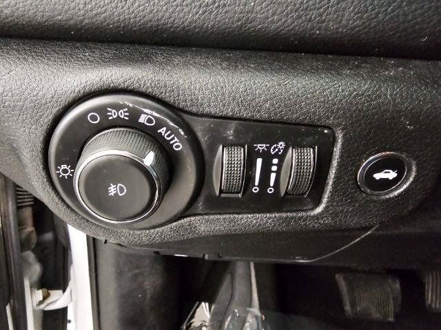 Used 2015 Chrysler 200 S w/ Comfort Group FWD image 13
