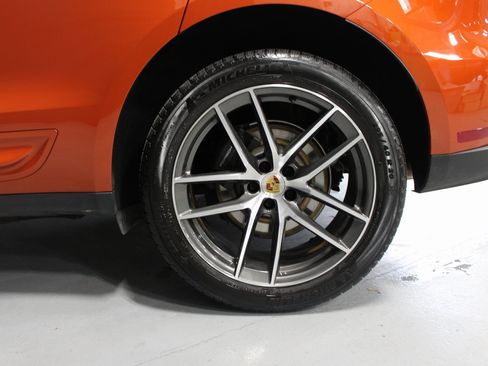 Certified 2025 Porsche Macan image 19