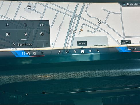 Used 2025 BMW 330i Sedan w/ M Sport Package image 13