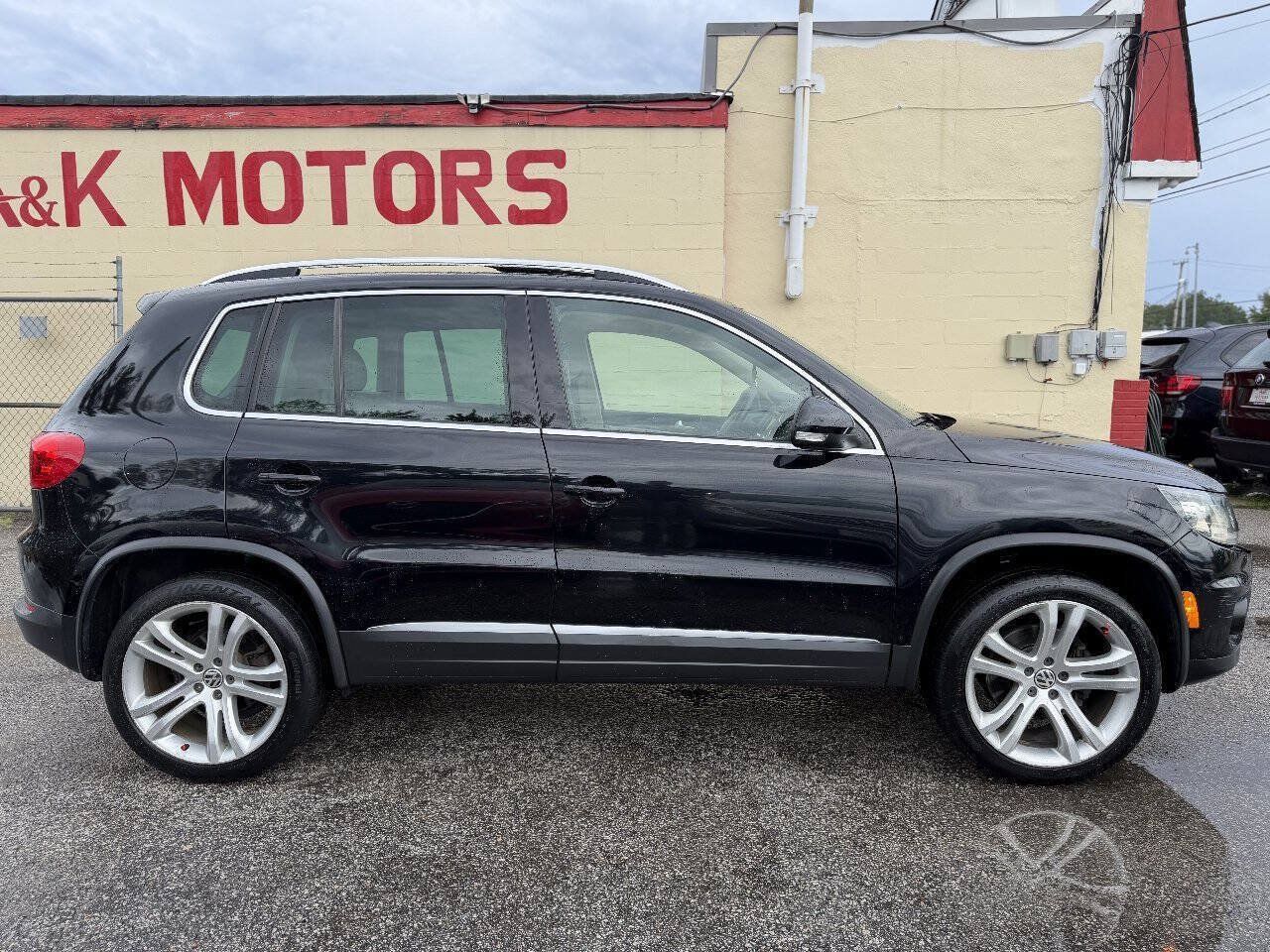 Used 2012 Volkswagen Tiguan SEL AWD/4WD image 8