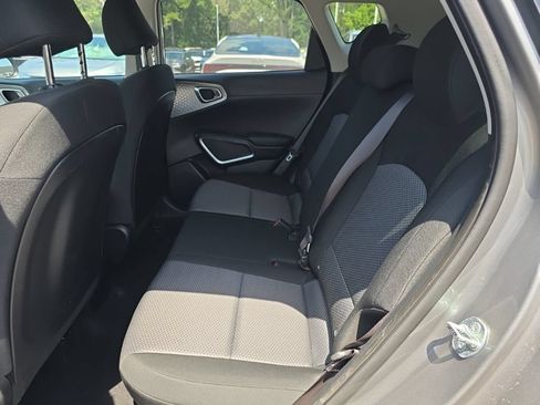 Used 2025 Kia Soul LX w/ LX Technology Package FWD image 10