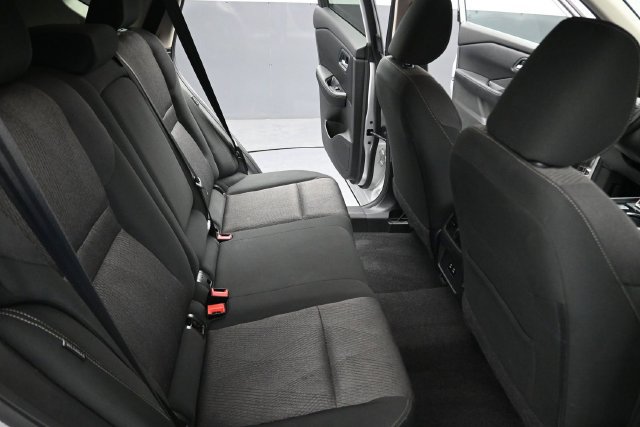 Used 2025 Nissan Rogue SV FWD image 19
