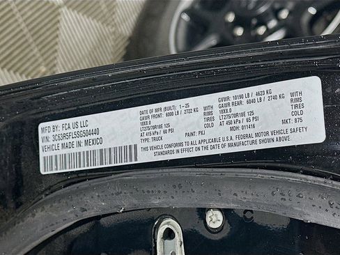 New 2025 RAM 2500 Laramie AWD/4WD image 19