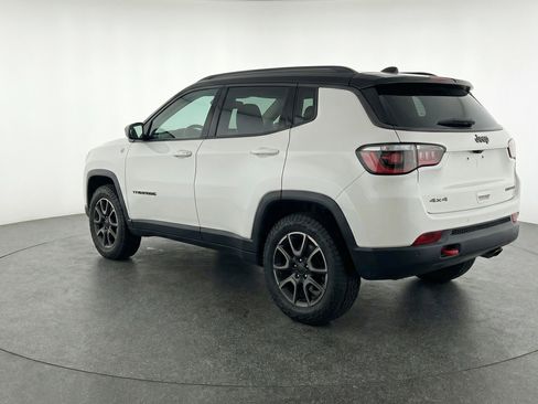 Used 2025 Jeep Compass Trailhawk AWD/4WD image 6