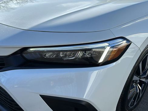 Used 2022 Honda Civic EX image 9