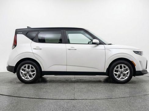 Used 2025 Kia Soul LX w/ LX Technology Package image 9