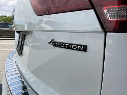 Used 2022 Volkswagen Tiguan SEL R-Line AWD/4WD image 18