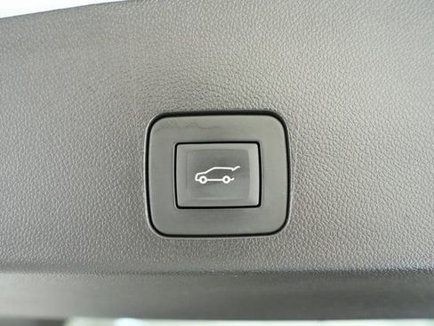 Used 2024 Buick Encore GX Avenir w/ Avenir Technology Package image 9