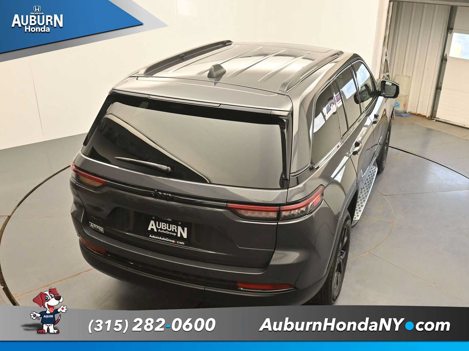 Used 2024 Jeep Grand Cherokee Altitude AWD/4WD image 32