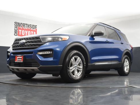 Used 2022 Ford Explorer XLT w/ Equipment Group 202A AWD/4WD image 39