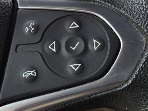 Used 2023 Chevrolet Traverse LS AWD/4WD image 10