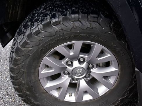 Used 2019 Toyota Tacoma SR5 image 30