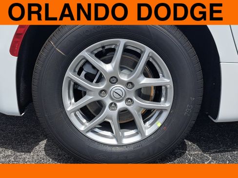 New 2026 Chrysler Pacifica Select image 5