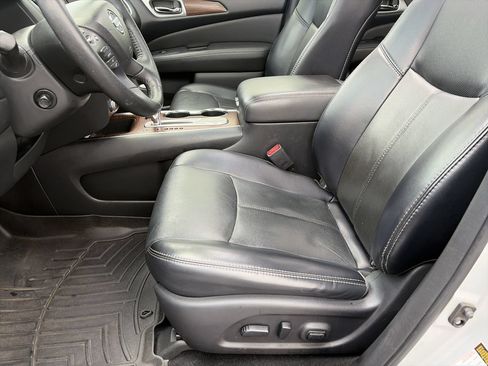 Used 2019 Nissan Pathfinder Platinum w/ Cargo Package FWD image 19
