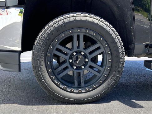 Used 2018 Chevrolet Silverado 1500 LT w/ All Star Edition AWD/4WD image 9