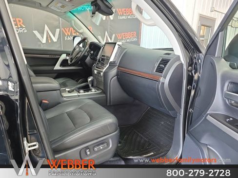 Used 2016 Toyota Land Cruiser w/ Four Season Floor Mat Package AWD/4WD image 8