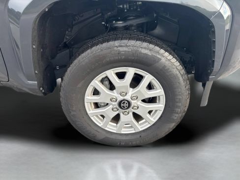 Used 2025 Toyota Tacoma SR5 AWD/4WD image 35