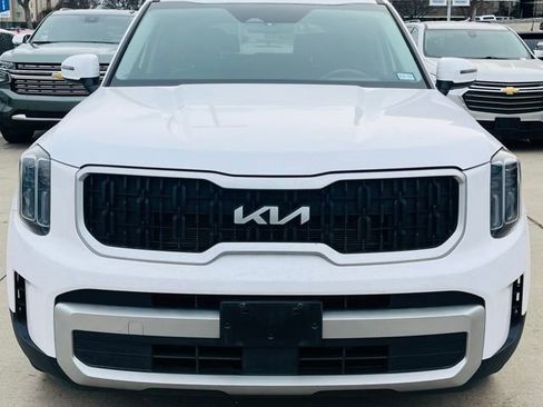 Used 2024 Kia Telluride EX w/ EX Captain's Chair Package image 8