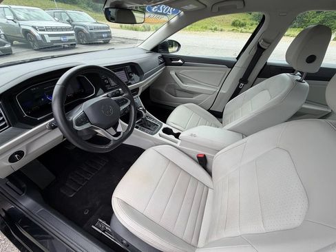 Used 2023 Volkswagen Jetta SE FWD image 6