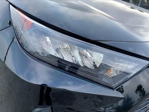 Used 2021 Toyota RAV4 LE FWD image 28