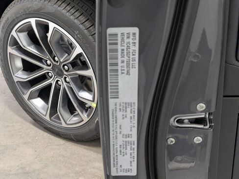 New 2025 Jeep Grand Wagoneer L Series III image 19