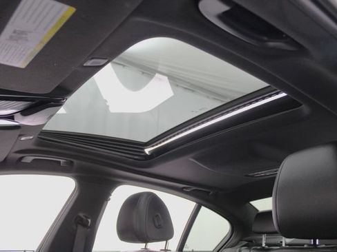 Used 2018 BMW 530e xDrive AWD/4WD image 18