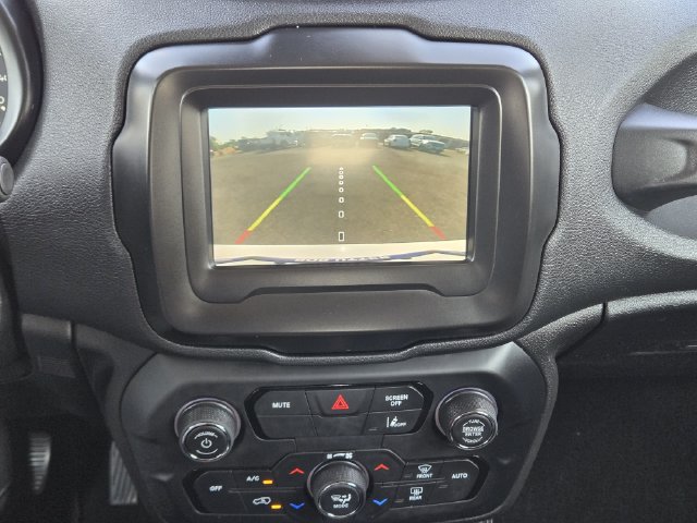 Used 2021 Jeep Renegade Latitude FWD image 17