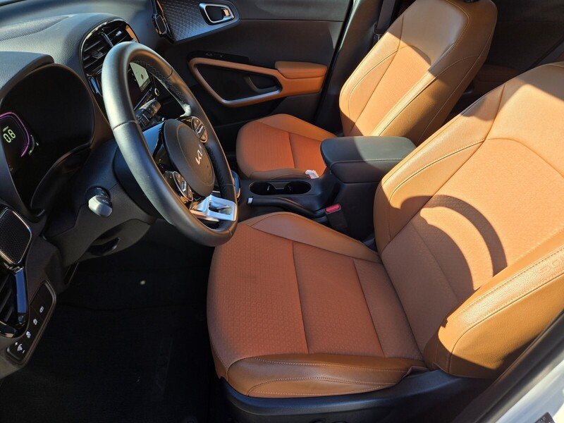 Certified 2025 Kia Soul EX FWD image 11