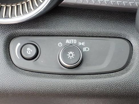 Used 2025 Chevrolet Trax ACTIV w/ Sunroof Package FWD image 18