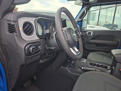 Used 2024 Jeep Wrangler Sahara w/ Technology Group AWD/4WD image 38