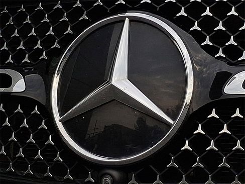 Used 2023 Mercedes-Benz GLC 300 4MATIC image 29