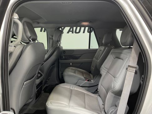 Used 2019 Lincoln Navigator Select AWD/4WD image 29